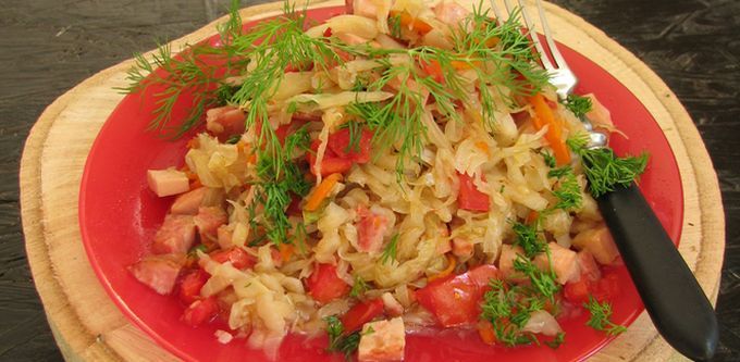 Как приготовить Тушеная капуста Кухня Наизнанку с колбасой рецепт пошагово