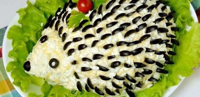 Салат «Ежик» с курицей: 7 необычных вариантов приготовления и оформления блюда