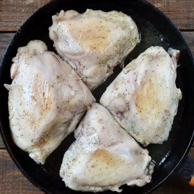 Тушеные куриные бедра с овощами рецепт с фото пошагово - fitdiets.ru